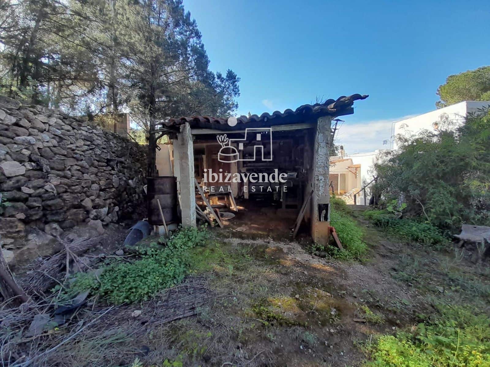 4 bedroom Villa for sale in Sant Agusti des Vedra - € 1,300,000 (Ref: 9585136)