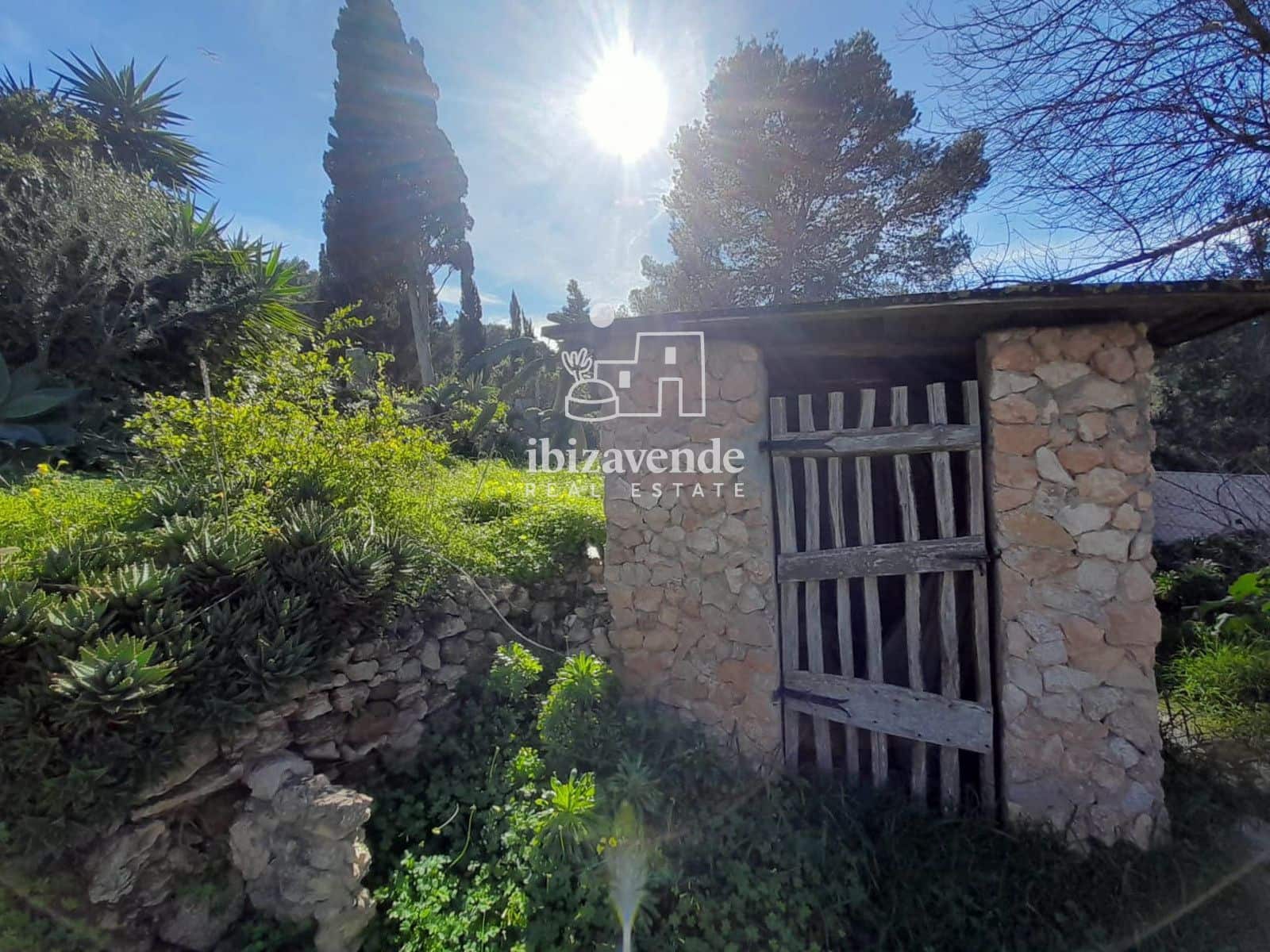 4 bedroom Villa for sale in Sant Agusti des Vedra - € 1,300,000 (Ref: 9585136)