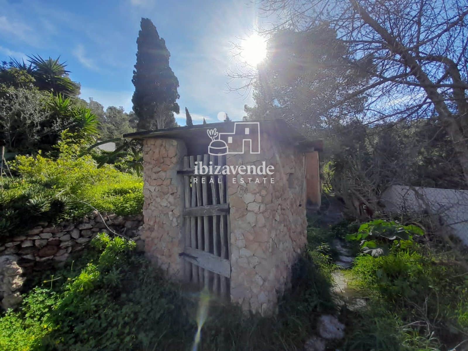 4 bedroom Villa for sale in Sant Agusti des Vedra - € 1,300,000 (Ref: 9585136)