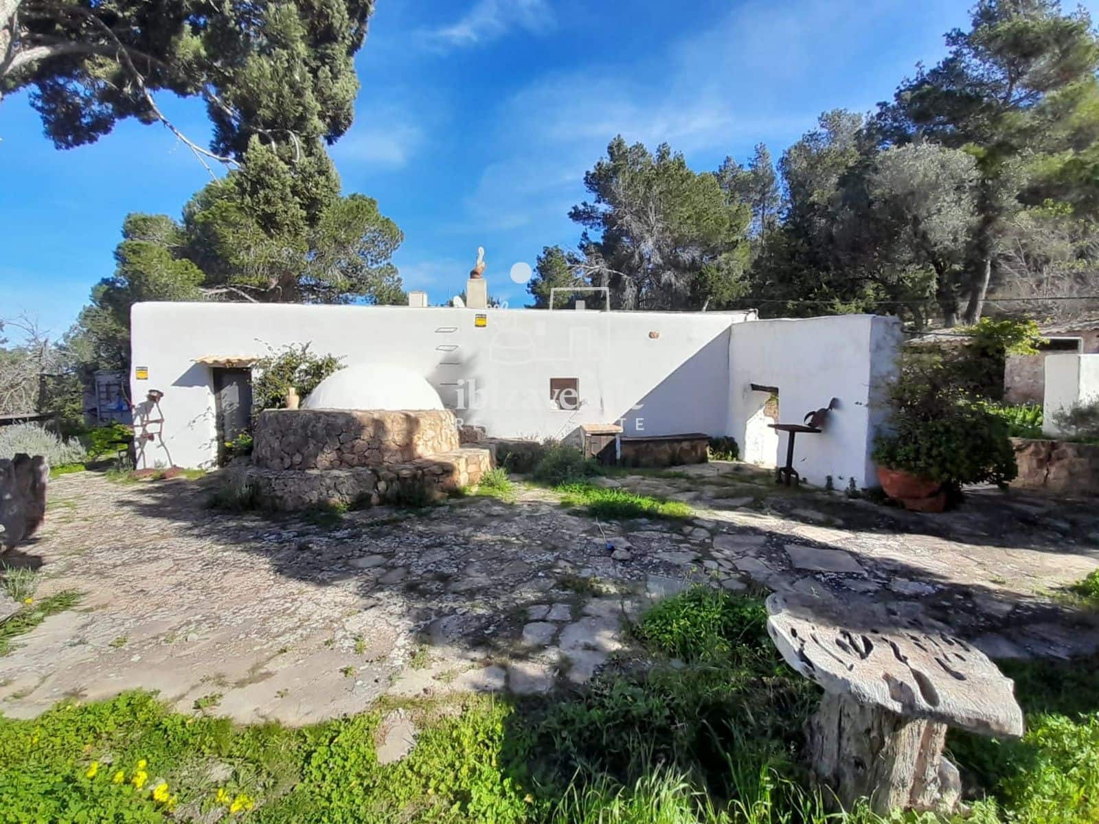 4 bedroom Villa for sale in Sant Agusti des Vedra - € 1,300,000 (Ref: 9585136)
