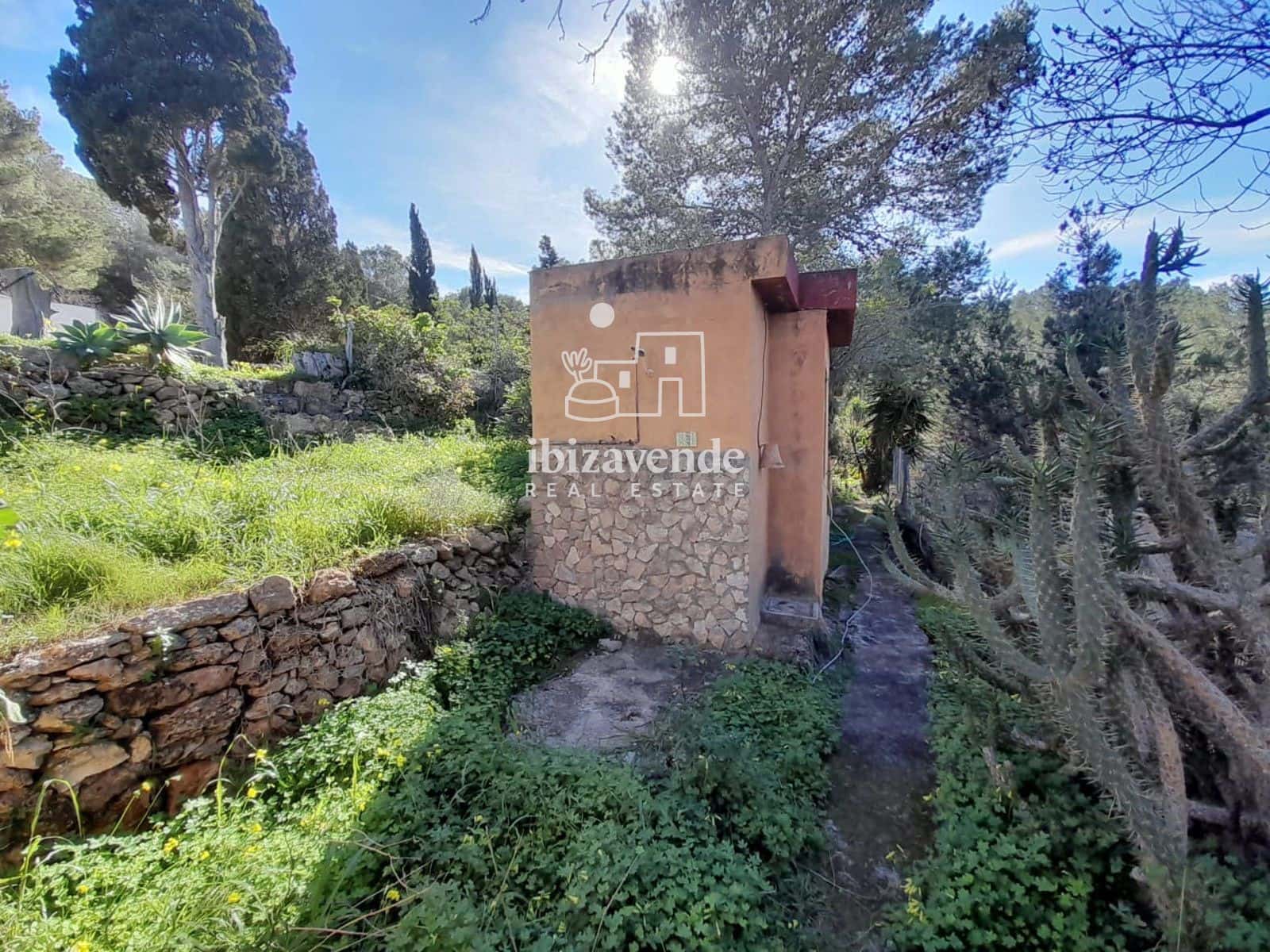 4 bedroom Villa for sale in Sant Agusti des Vedra - € 1,300,000 (Ref: 9585136)