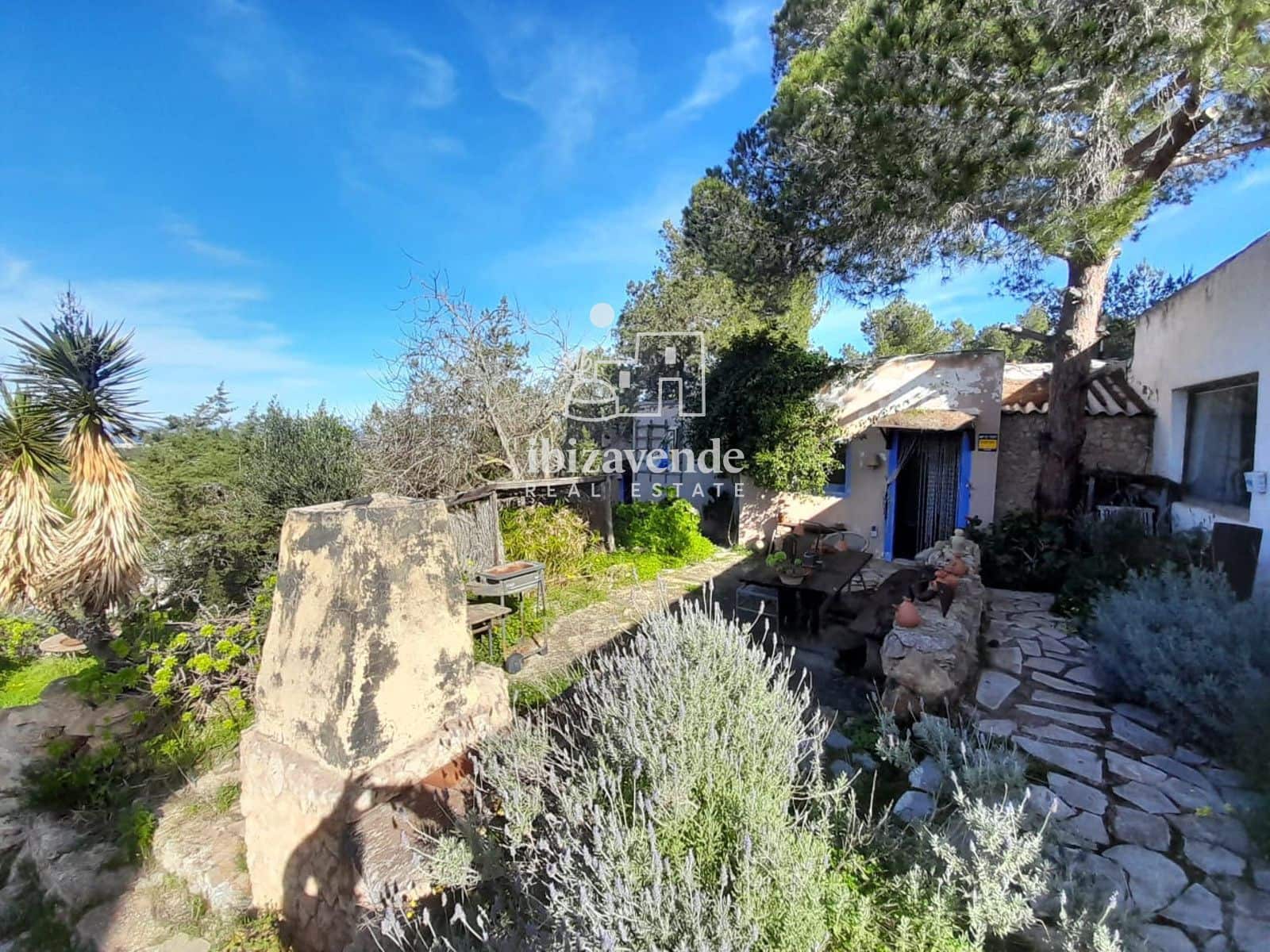 4 bedroom Villa for sale in Sant Agusti des Vedra - € 1,300,000 (Ref: 9585136)