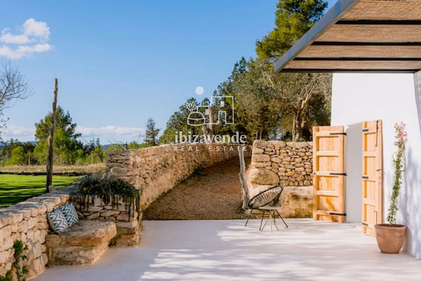 3 sypialnia Willa do wynajęcia w Sant Joan de Labritja z basenem garażem - 11 700 € (Ref: 9652863)