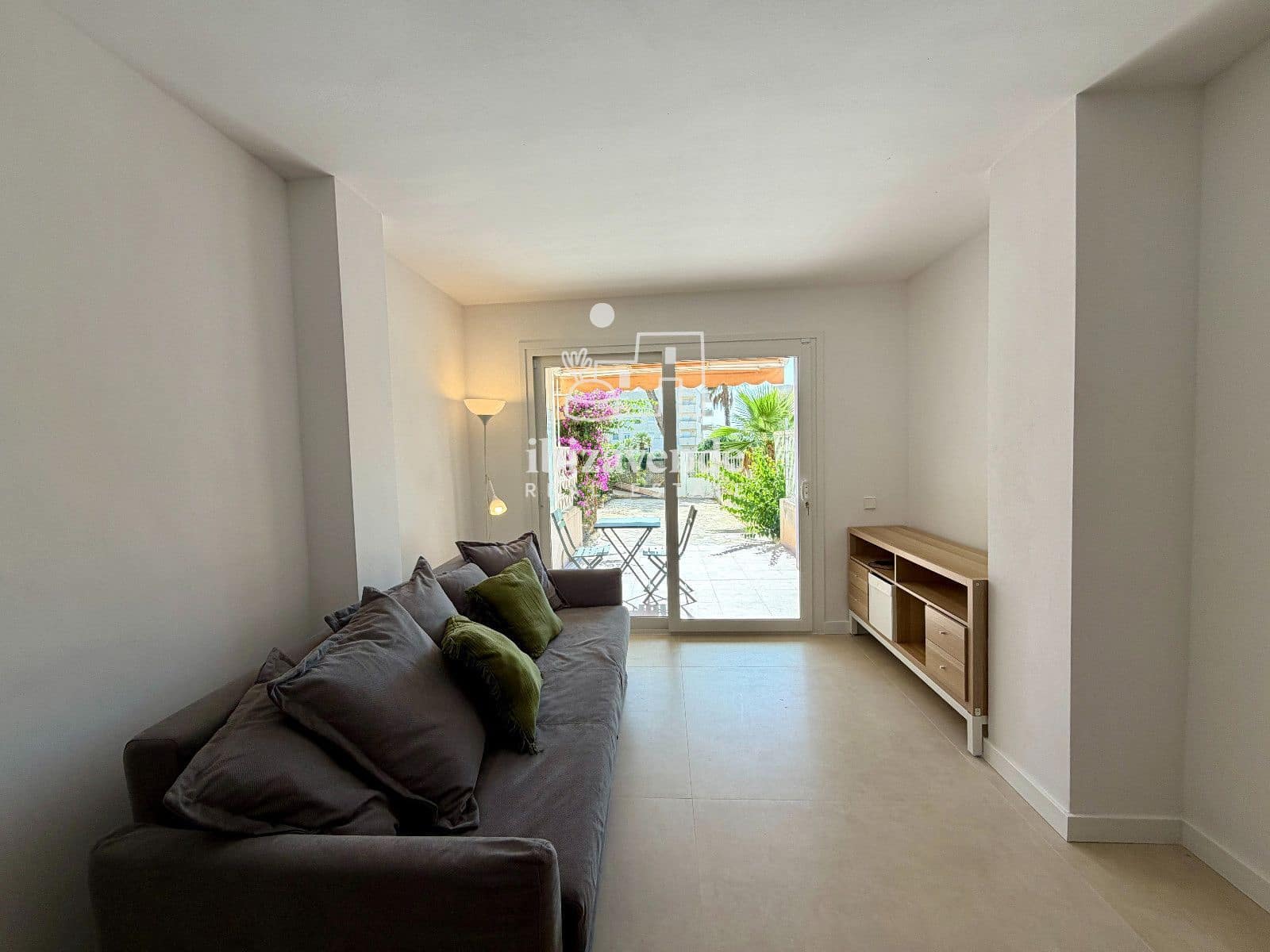 1 soveværelse Lejlighed til leje i Cala d'en Bou med swimmingpool - € 1.000 (Ref: 9679278)
