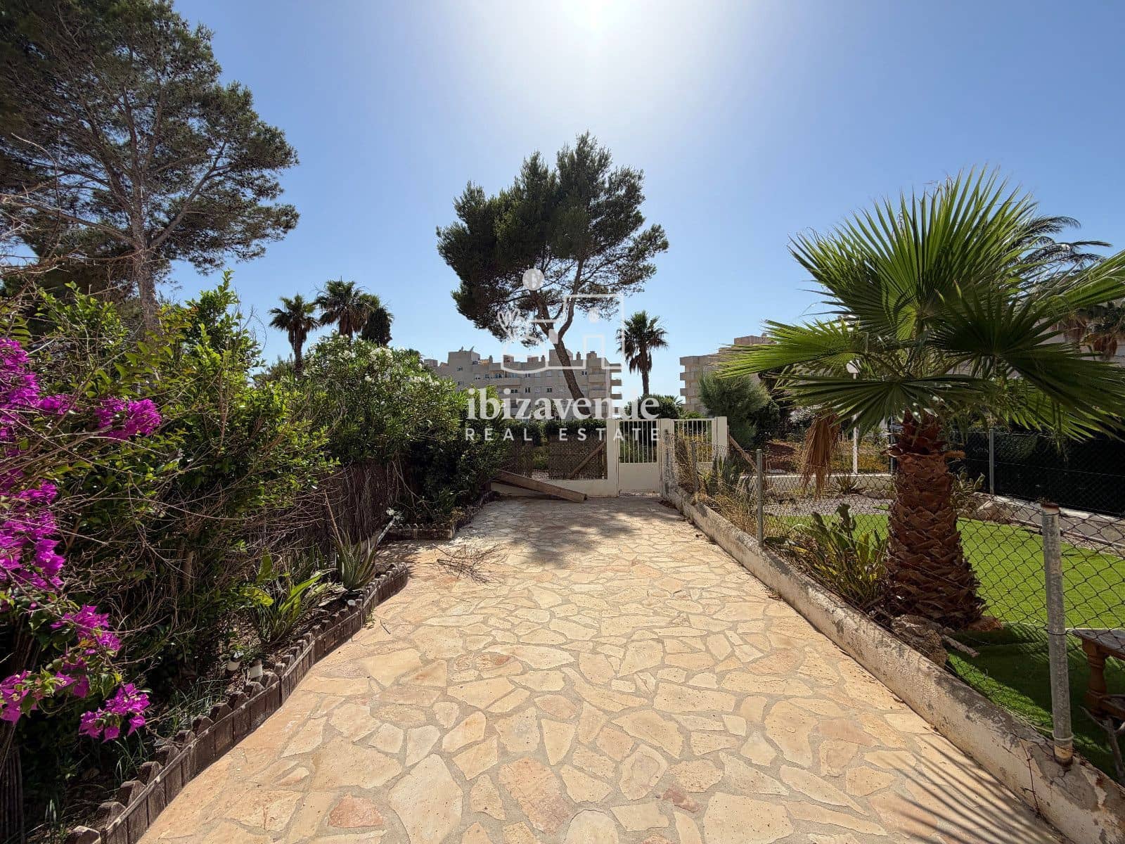 1 soveværelse Lejlighed til leje i Cala d'en Bou med swimmingpool - € 1.000 (Ref: 9679278)