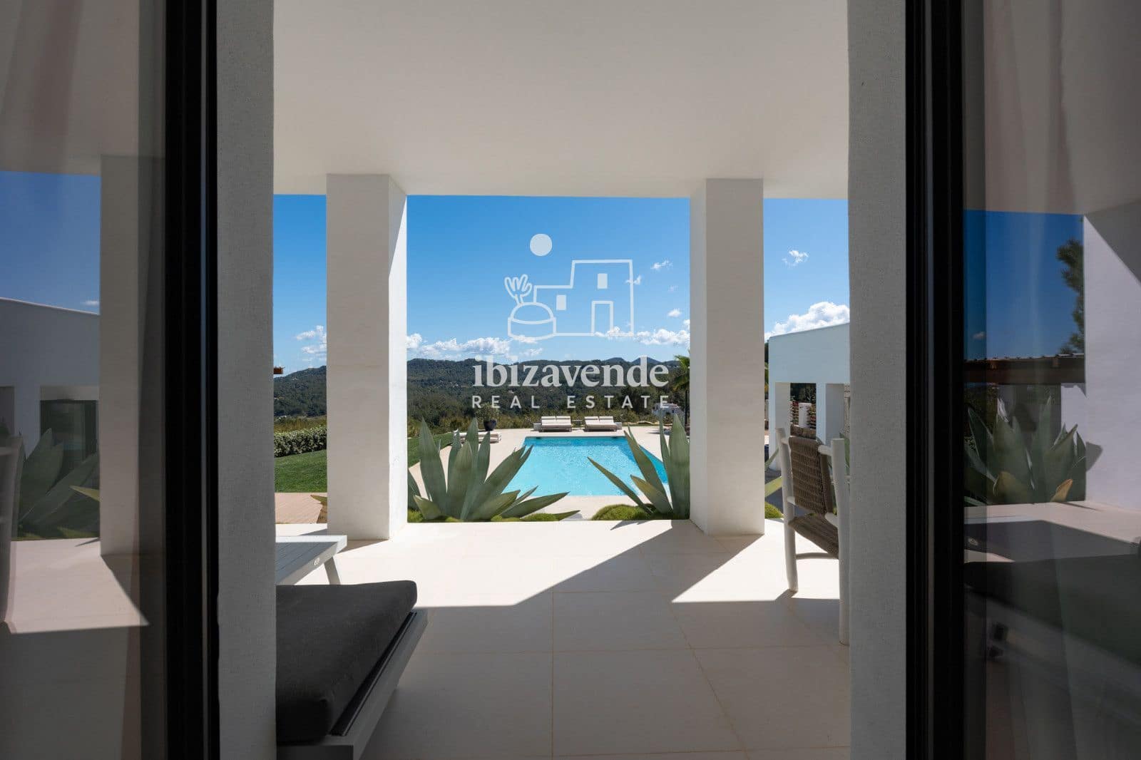 6 bedroom Villa for rent in San Jose / Sant Josep de Sa Talaia with pool garage - € 25,000 (Ref: 9694200)