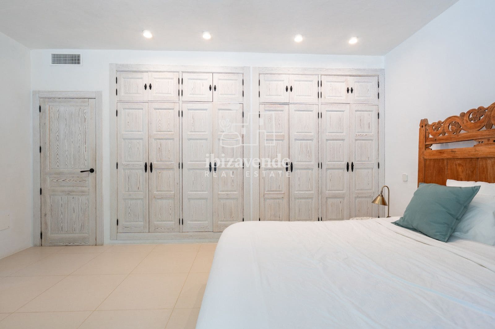 6 bedroom Villa for rent in San Jose / Sant Josep de Sa Talaia with pool garage - € 25,000 (Ref: 9694200)