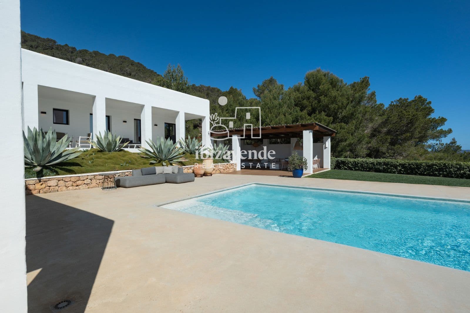 6 bedroom Villa for rent in San Jose / Sant Josep de Sa Talaia with pool garage - € 25,000 (Ref: 9694200)