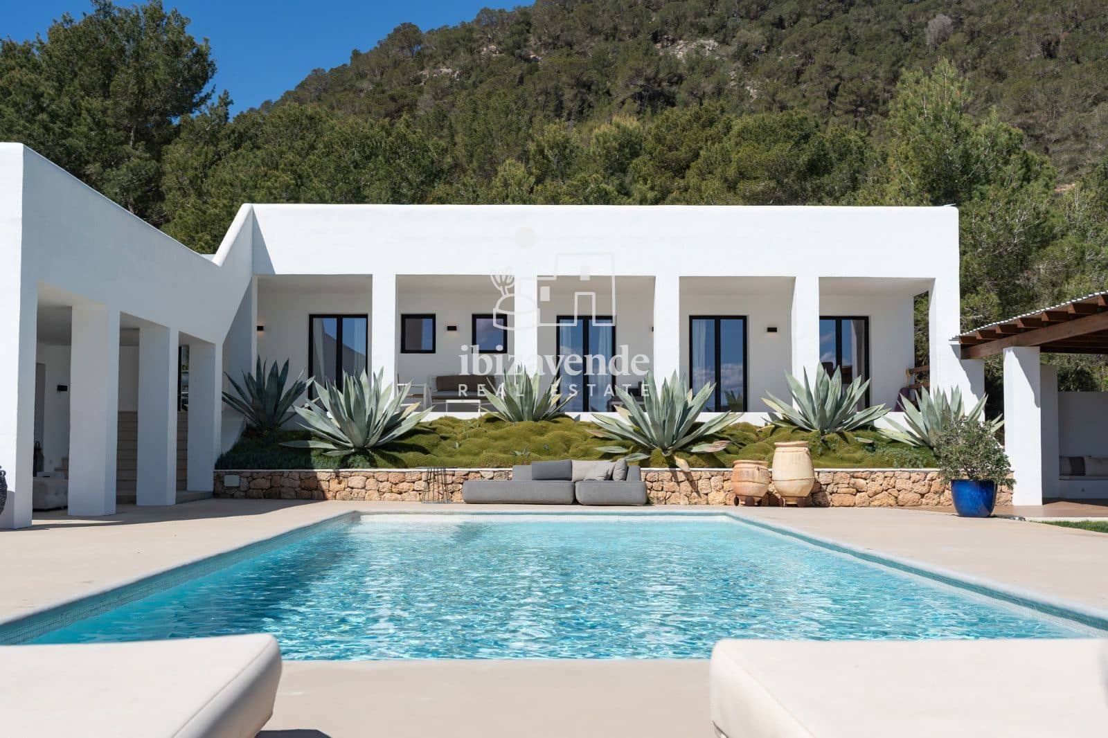 6 bedroom Villa for rent in San Jose / Sant Josep de Sa Talaia with pool garage - € 25,000 (Ref: 9694200)