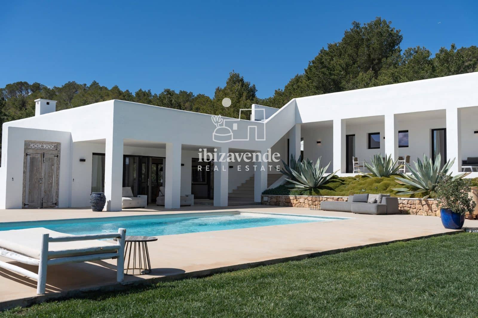 6 bedroom Villa for rent in San Jose / Sant Josep de Sa Talaia with pool garage - € 25,000 (Ref: 9694200)