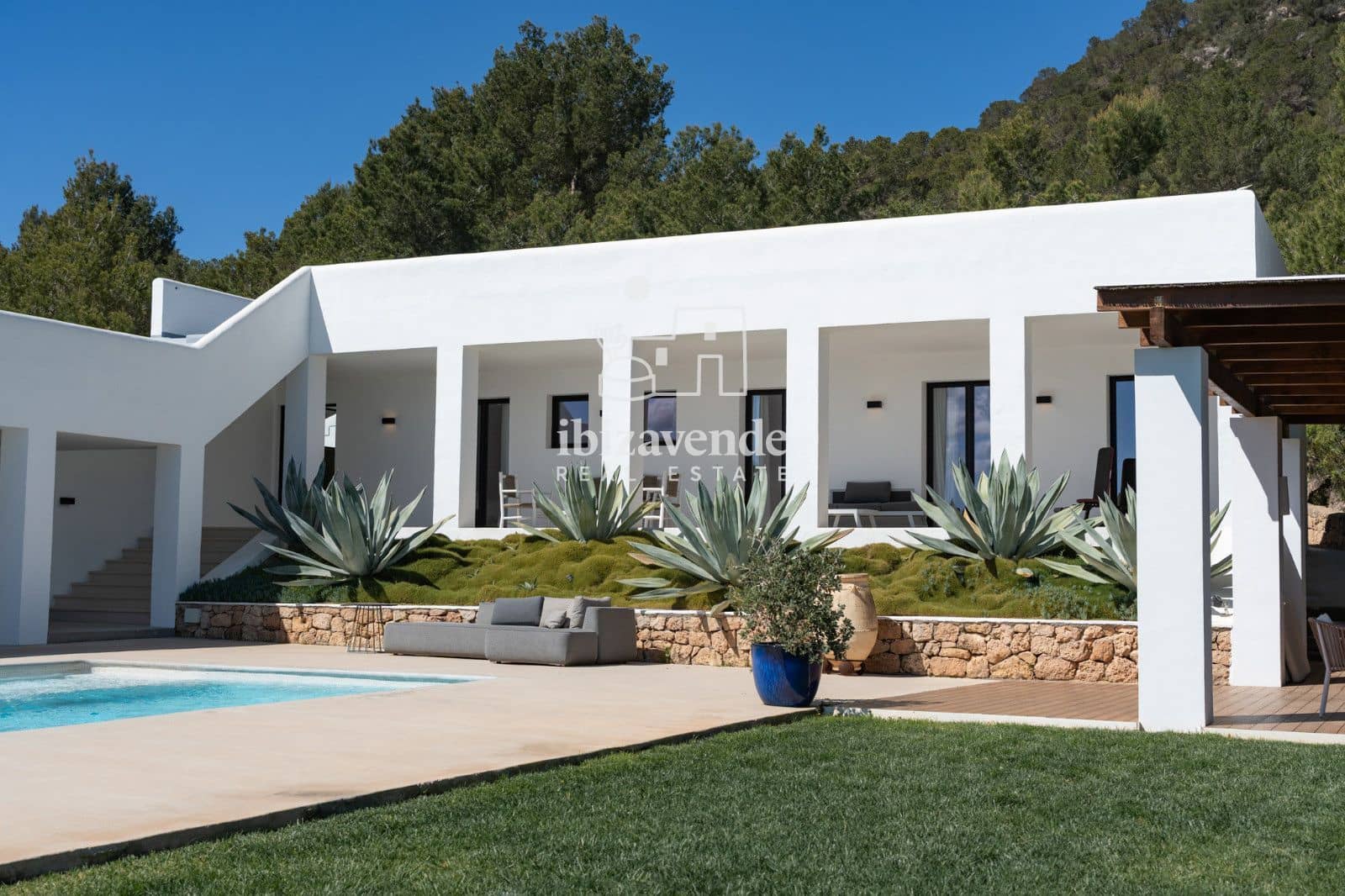 6 bedroom Villa for rent in San Jose / Sant Josep de Sa Talaia with pool garage - € 25,000 (Ref: 9694200)