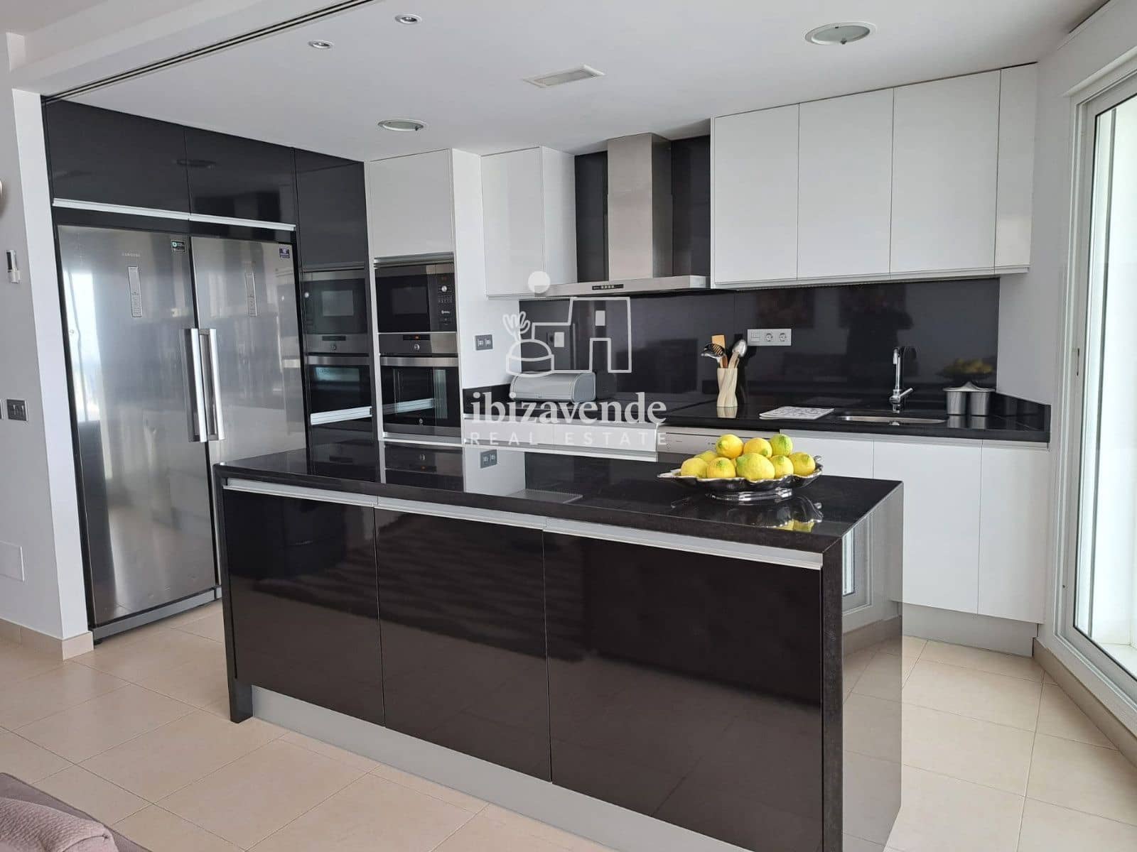 3 bedroom Flat for rent in Sant Antoni de Portmany with garage - € 3,200 (Ref: 9700068)