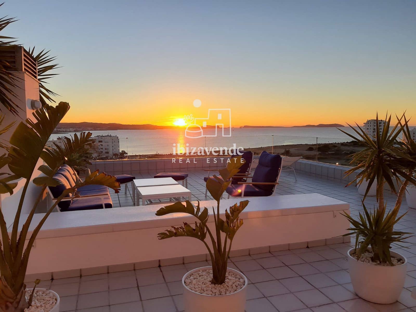 3 bedroom Flat for rent in Sant Antoni de Portmany with garage - € 3,200 (Ref: 9700068)