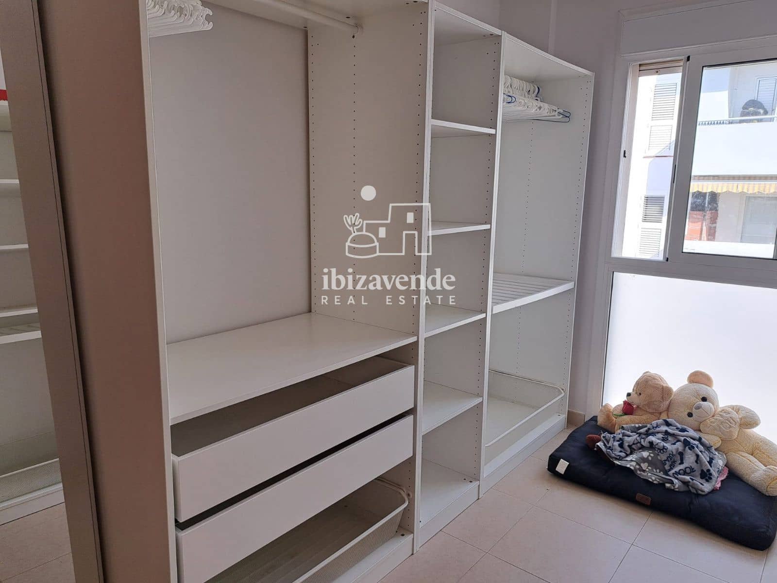 3 bedroom Flat for rent in Sant Antoni de Portmany with garage - € 3,200 (Ref: 9700068)