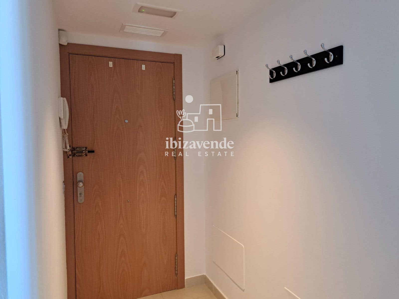 3 bedroom Flat for rent in Sant Antoni de Portmany with garage - € 3,200 (Ref: 9700068)