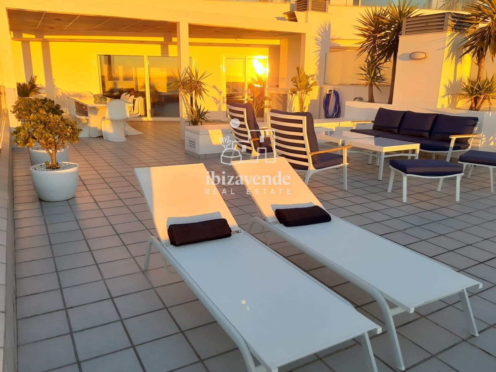 3 bedroom Flat for rent in Sant Antoni de Portmany with garage - € 3,200 (Ref: 9700068)