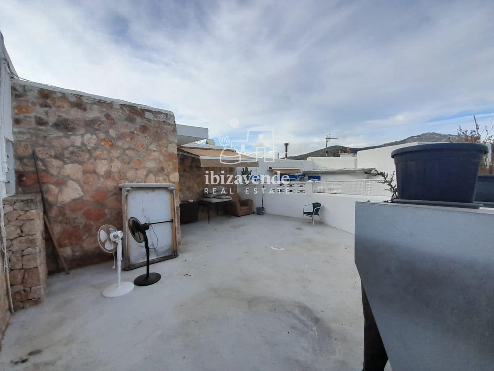 2 bedroom Townhouse for rent in San Jose / Sant Josep de Sa Talaia with garage - € 2,200 (Ref: 9702463)