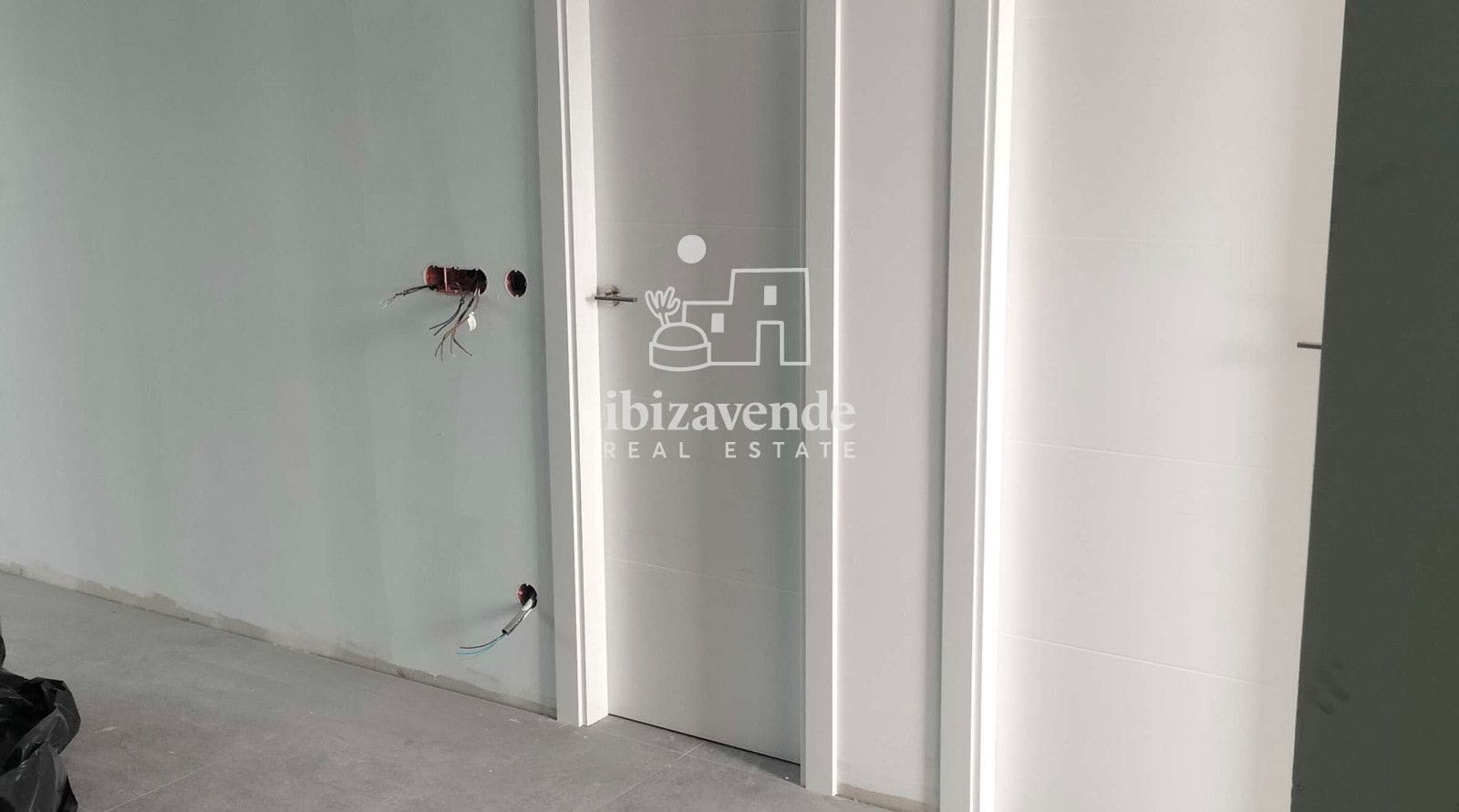 2 sypialnia Penthouse na sprzedaż w Sant Antoni de Portmany z basenem garażem - 640 000 € (Ref: 9709136)