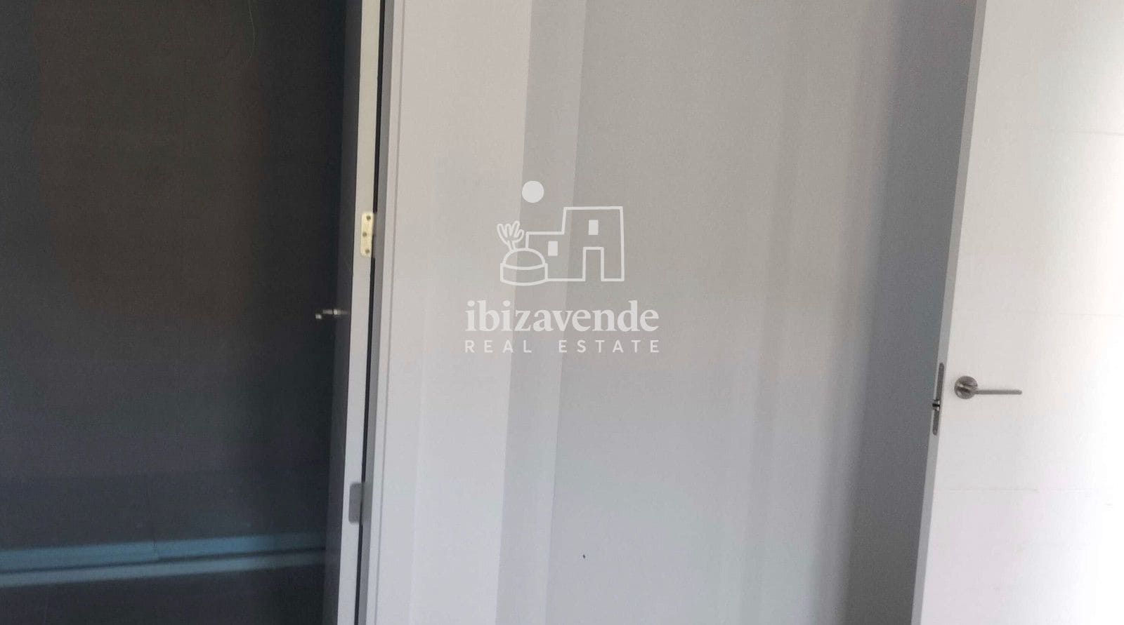 2 sypialnia Penthouse na sprzedaż w Sant Antoni de Portmany z basenem garażem - 640 000 € (Ref: 9709136)