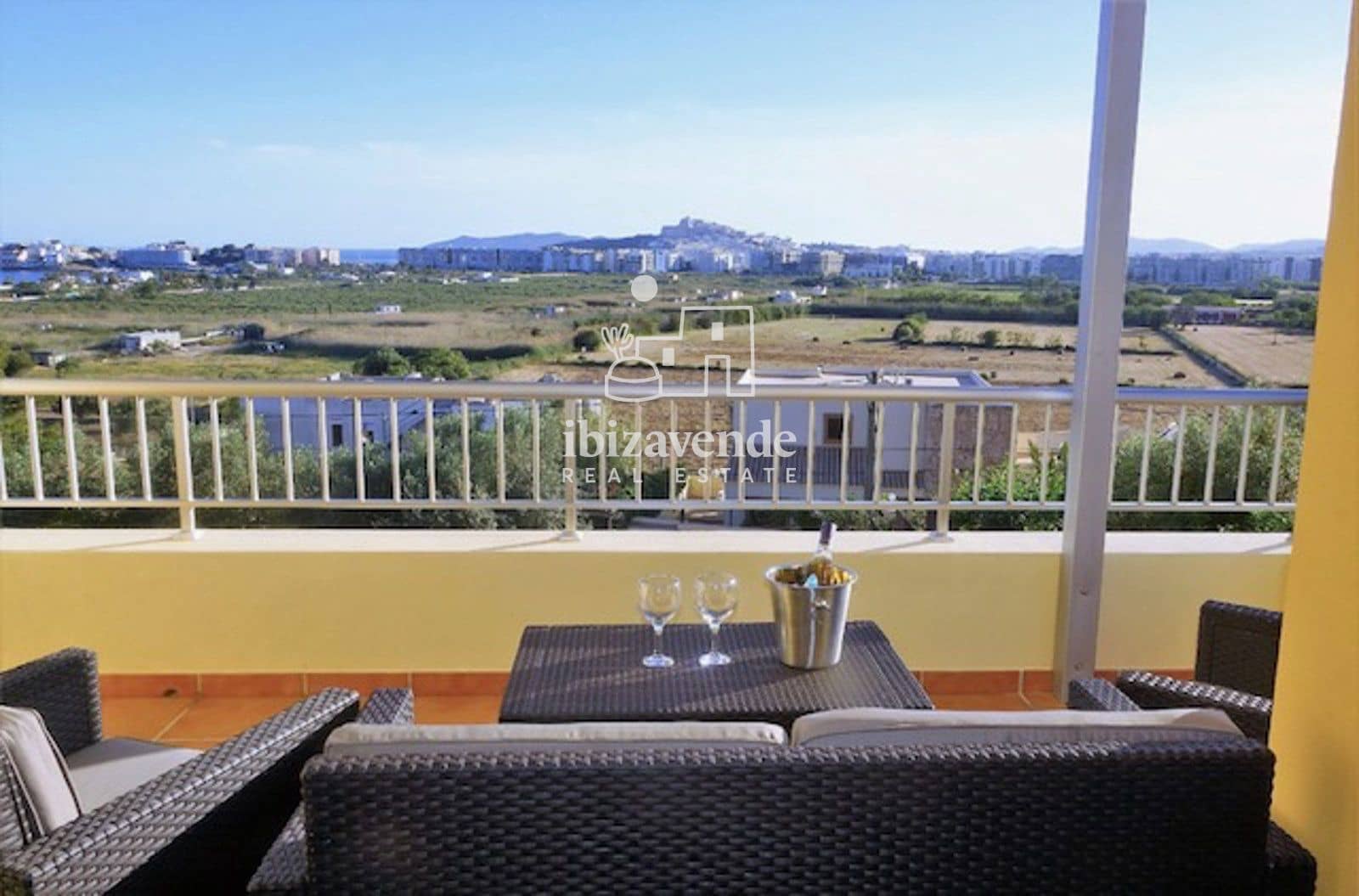 10 bedroom Villa for rent in Santa Eulalia / Santa Eularia with pool garage - € 16,700 (Ref: 9739243)