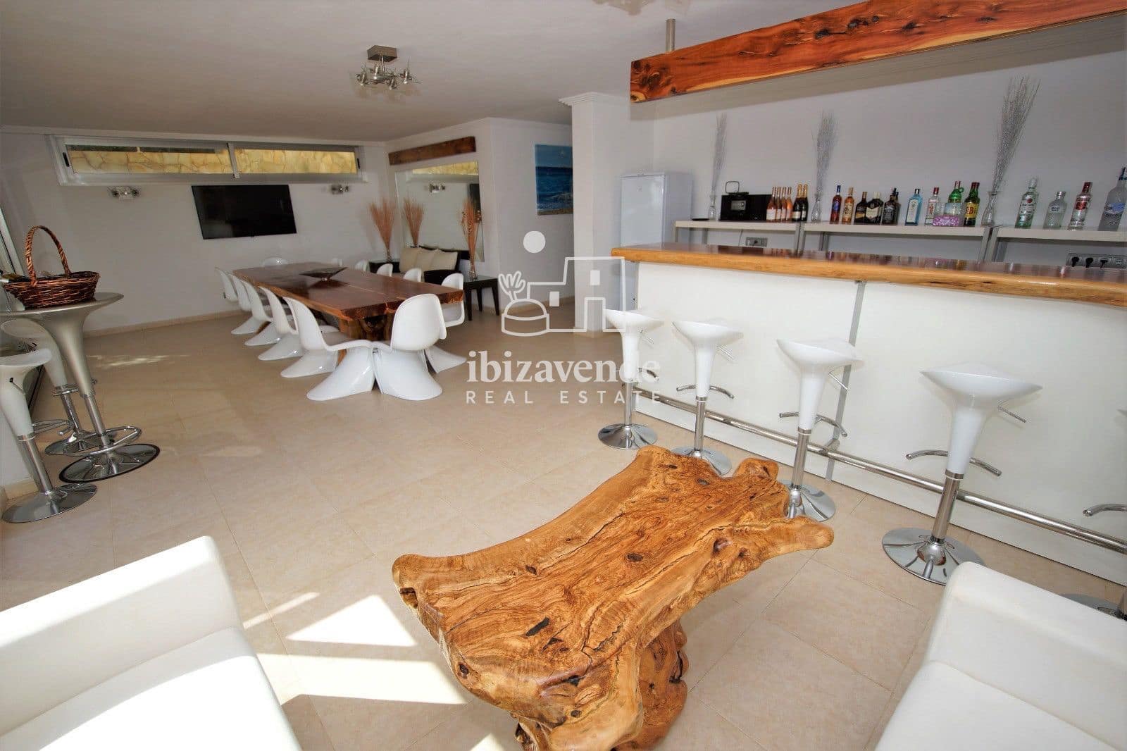 10 bedroom Villa for rent in Santa Eulalia / Santa Eularia with pool garage - € 16,700 (Ref: 9739243)