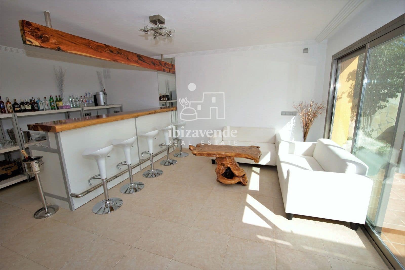 10 bedroom Villa for rent in Santa Eulalia / Santa Eularia with pool garage - € 16,700 (Ref: 9739243)