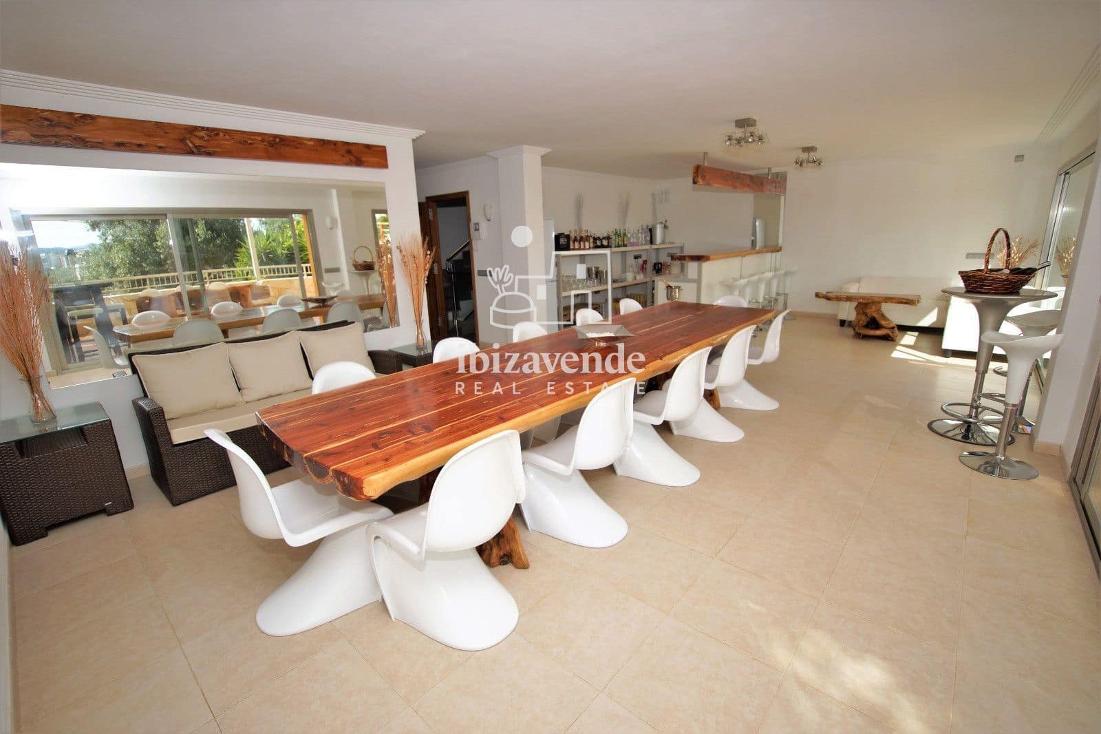 10 bedroom Villa for rent in Santa Eulalia / Santa Eularia with pool garage - € 16,700 (Ref: 9739243)