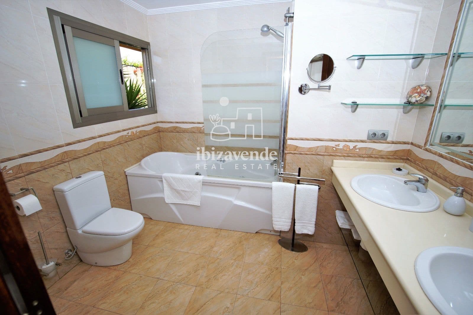 10 bedroom Villa for rent in Santa Eulalia / Santa Eularia with pool garage - € 16,700 (Ref: 9739243)