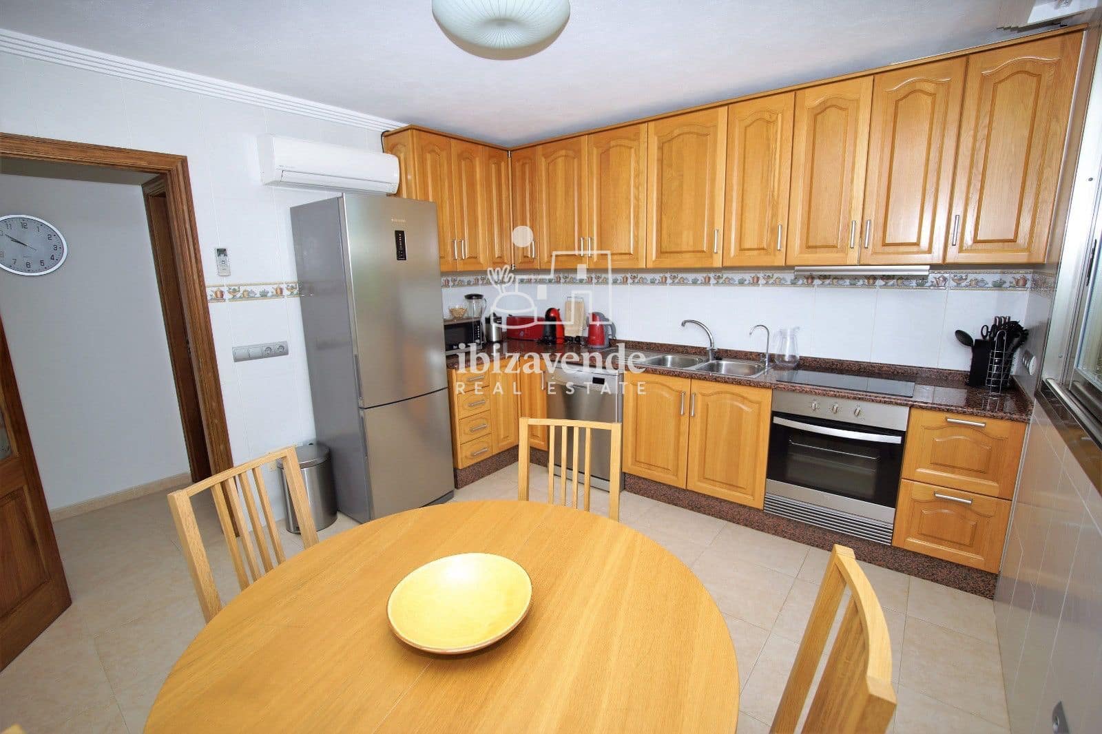 10 bedroom Villa for rent in Santa Eulalia / Santa Eularia with pool garage - € 16,700 (Ref: 9739243)