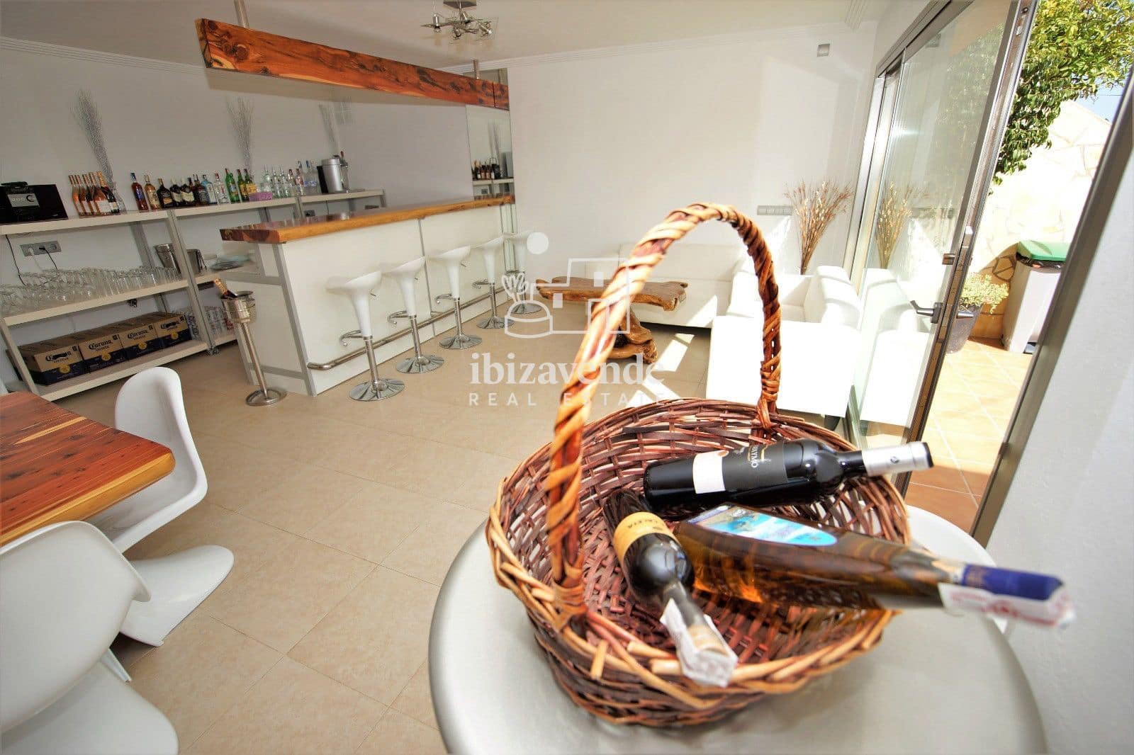 10 bedroom Villa for rent in Santa Eulalia / Santa Eularia with pool garage - € 16,700 (Ref: 9739243)