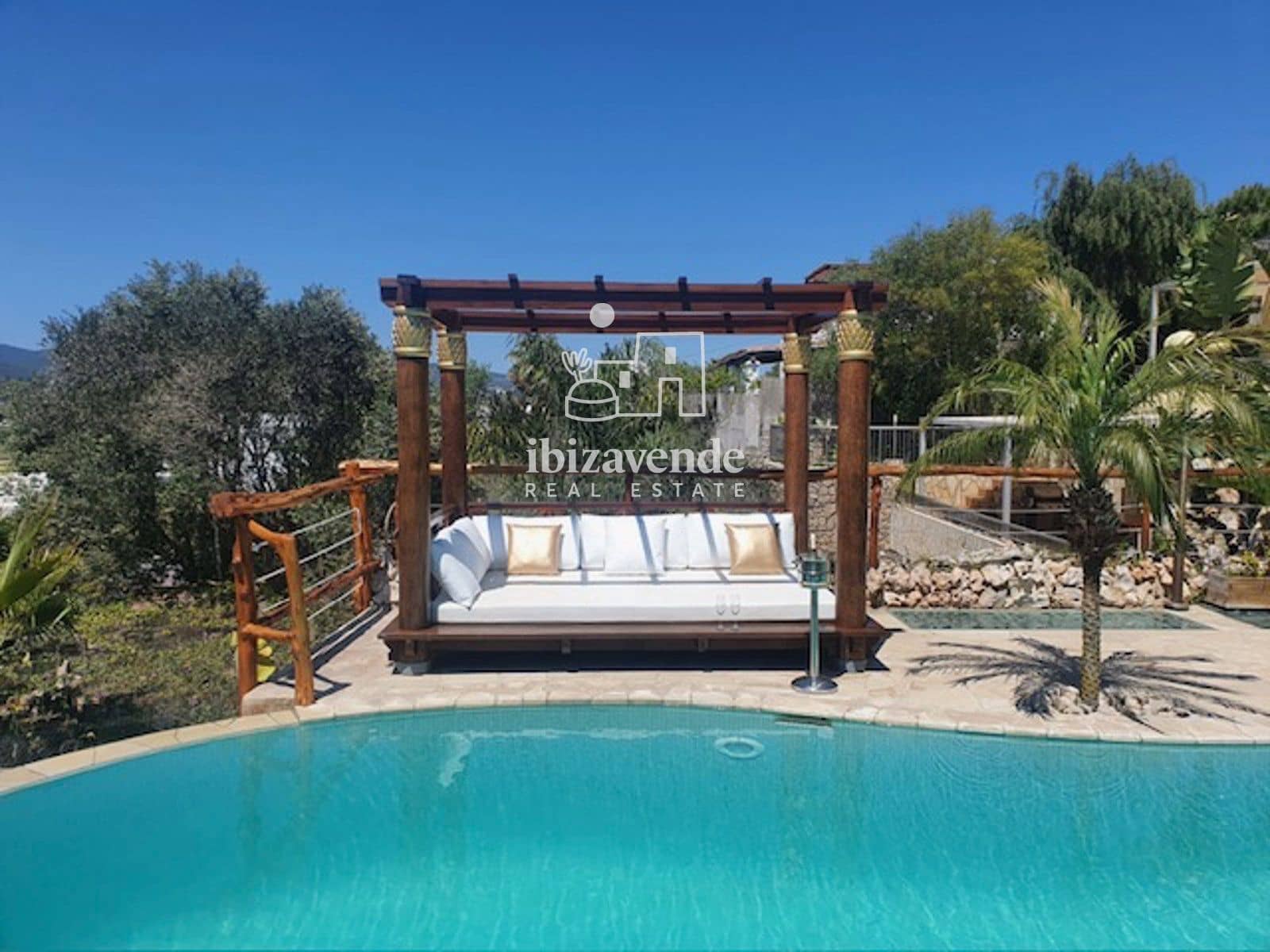 10 bedroom Villa for rent in Santa Eulalia / Santa Eularia with pool garage - € 16,700 (Ref: 9739243)