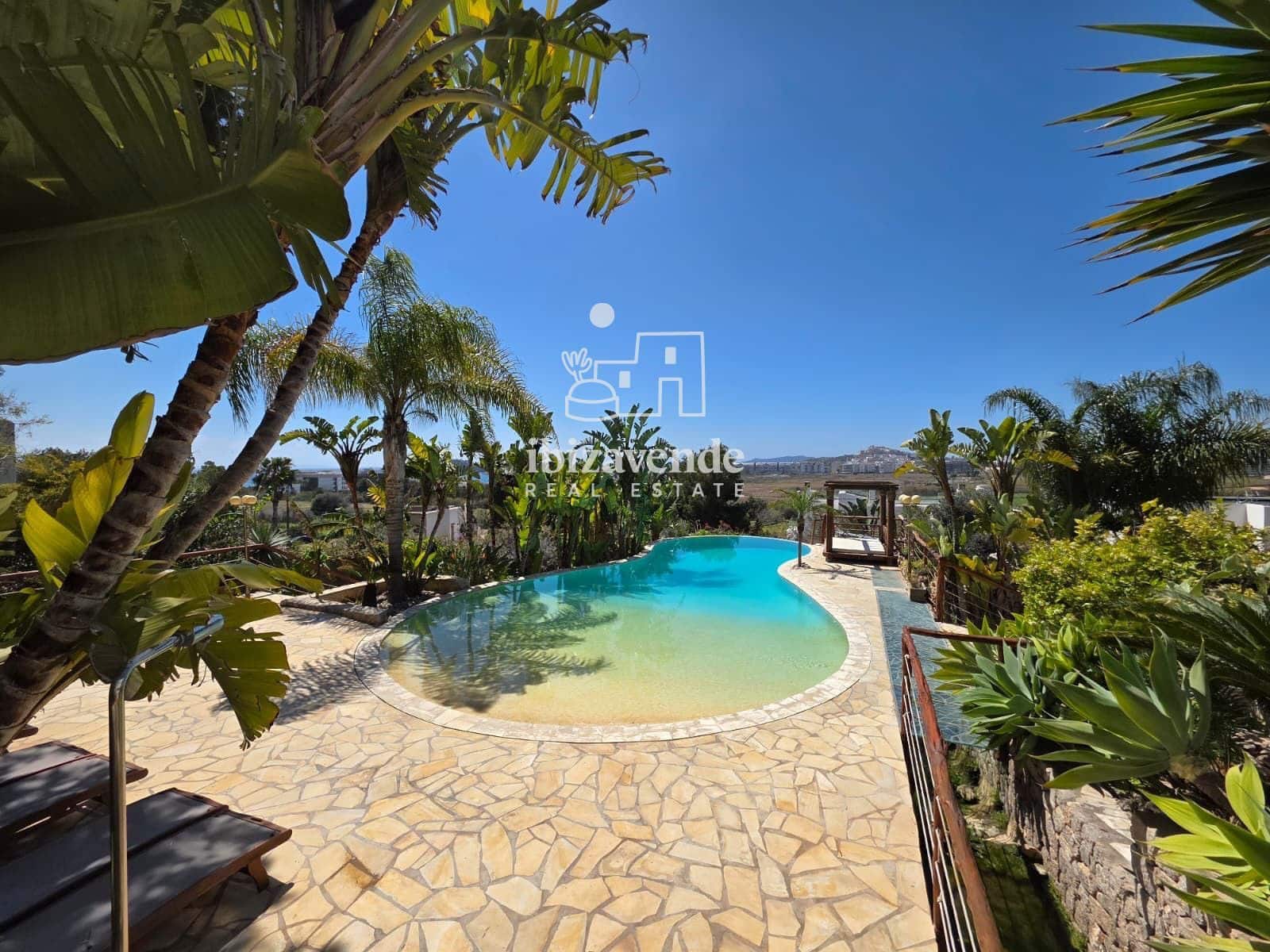 10 bedroom Villa for rent in Santa Eulalia / Santa Eularia with pool garage - € 16,700 (Ref: 9739243)