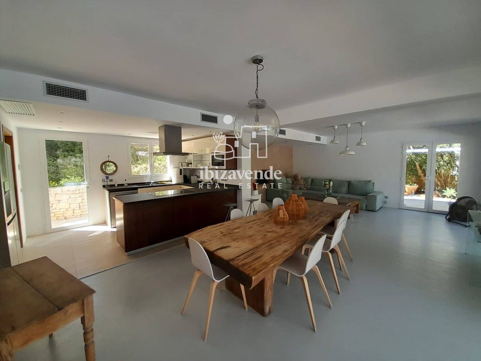 6 bedroom Villa for sale in Santa Eulalia / Santa Eularia with pool garage - € 2,300,000 (Ref: 9749294)