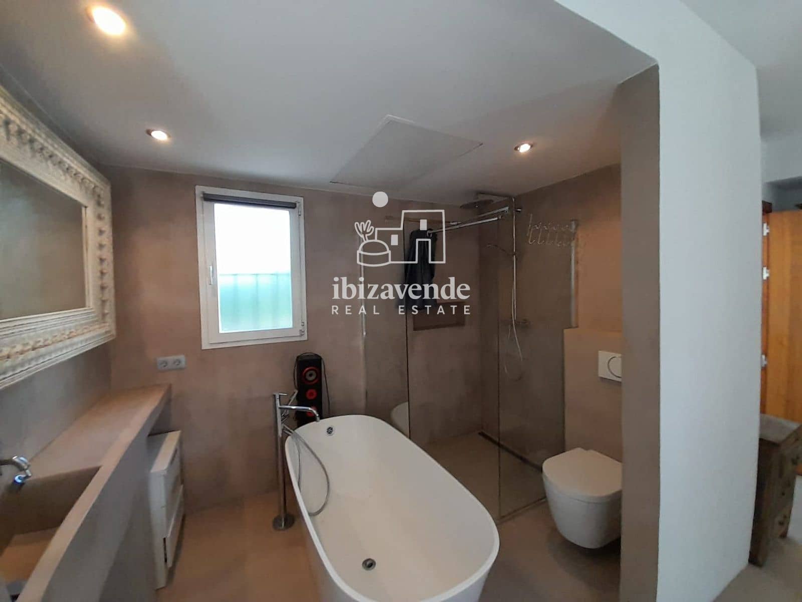 6 bedroom Villa for sale in Santa Eulalia / Santa Eularia with pool garage - € 2,300,000 (Ref: 9749294)