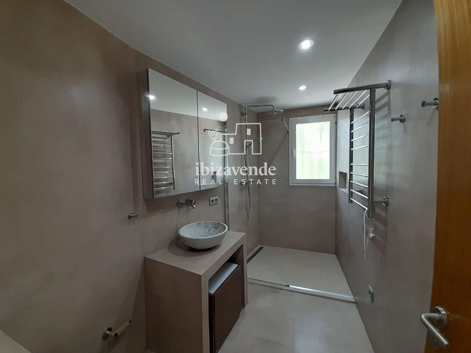 6 bedroom Villa for sale in Santa Eulalia / Santa Eularia with pool garage - € 2,300,000 (Ref: 9749294)