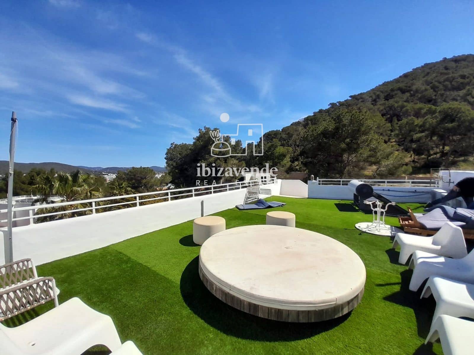 6 bedroom Villa for sale in Santa Eulalia / Santa Eularia with pool garage - € 2,300,000 (Ref: 9749294)