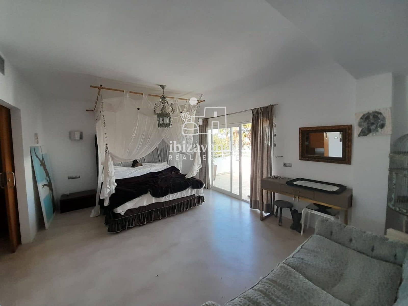 6 bedroom Villa for sale in Santa Eulalia / Santa Eularia with pool garage - € 2,300,000 (Ref: 9749294)