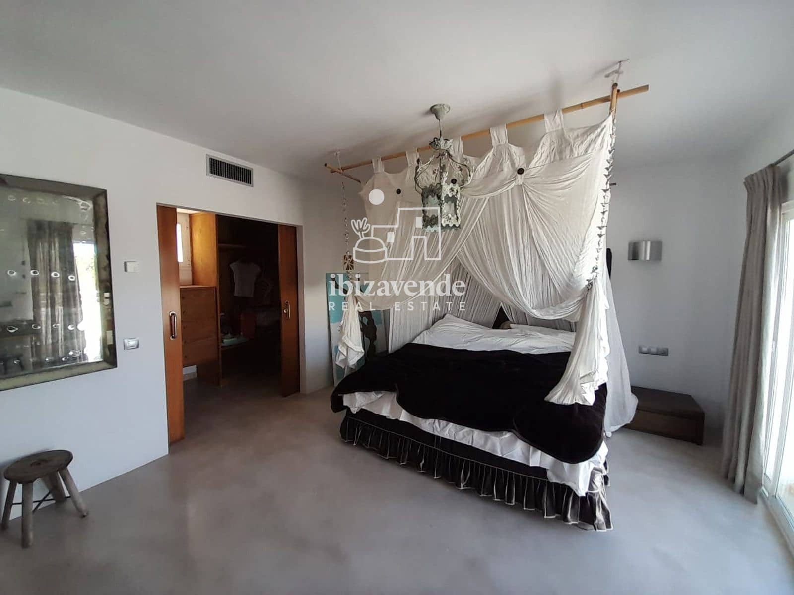 6 bedroom Villa for sale in Santa Eulalia / Santa Eularia with pool garage - € 2,300,000 (Ref: 9749294)