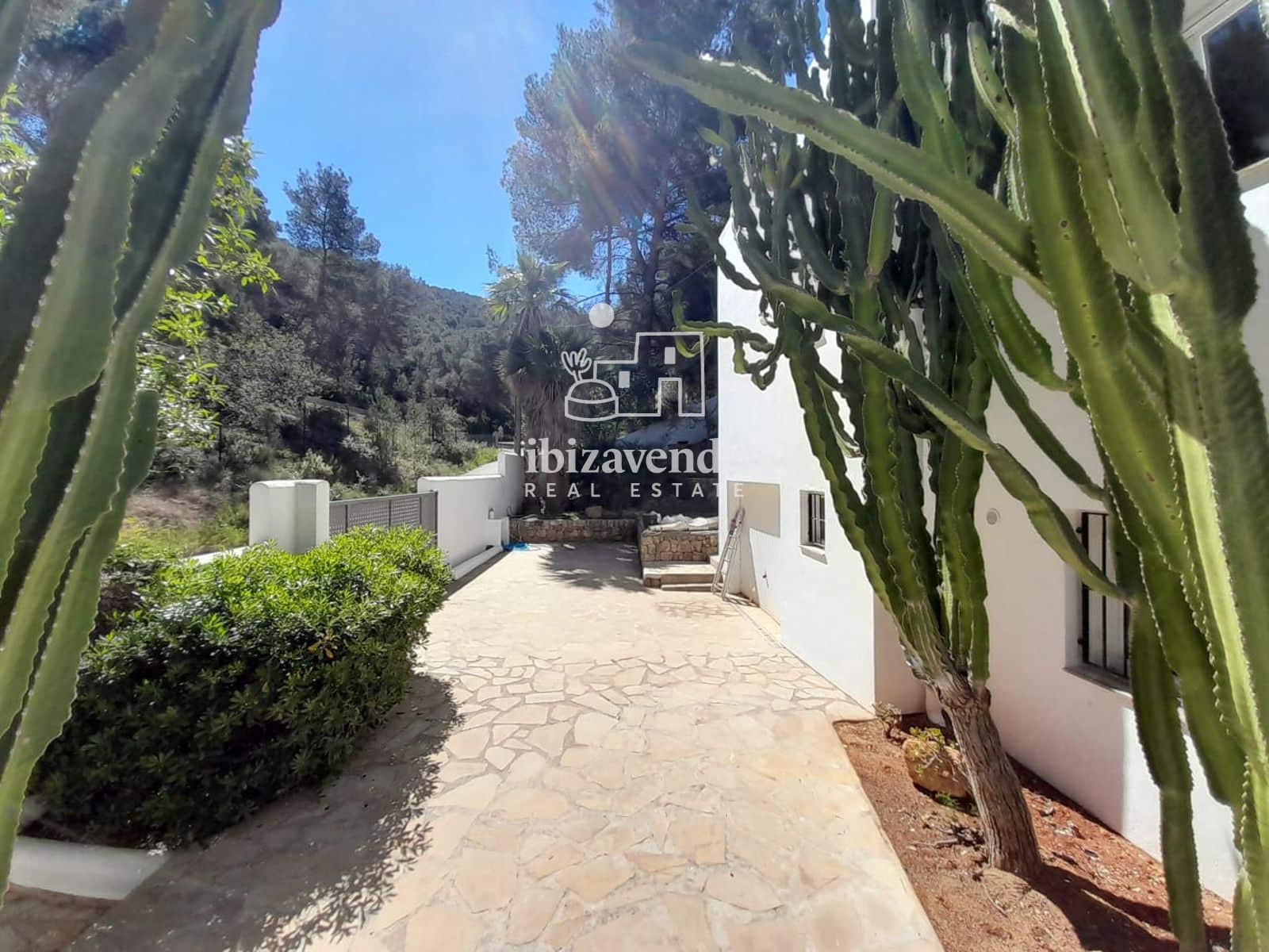 6 bedroom Villa for sale in Santa Eulalia / Santa Eularia with pool garage - € 2,300,000 (Ref: 9749294)