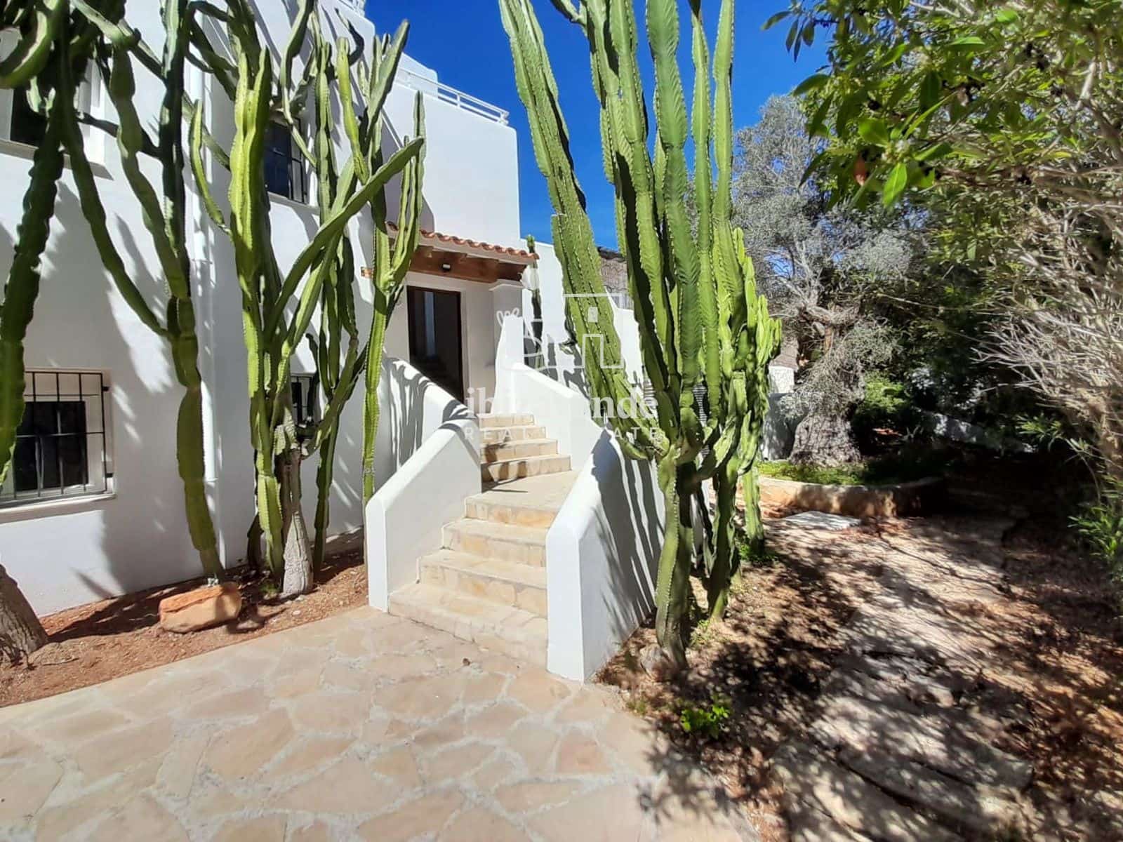 6 bedroom Villa for sale in Santa Eulalia / Santa Eularia with pool garage - € 2,300,000 (Ref: 9749294)