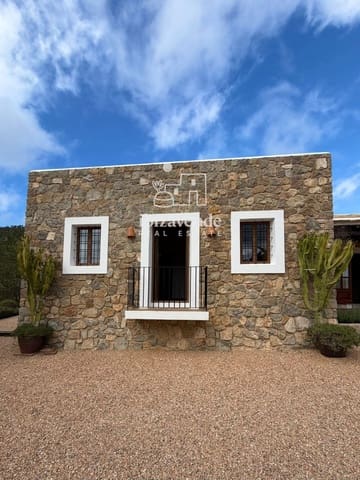 5 makuuhuone Huvila vuokrattavana paikassa Sant Joan de Labritja mukana uima-altaan - 12 500 € (Ref: 9752355)