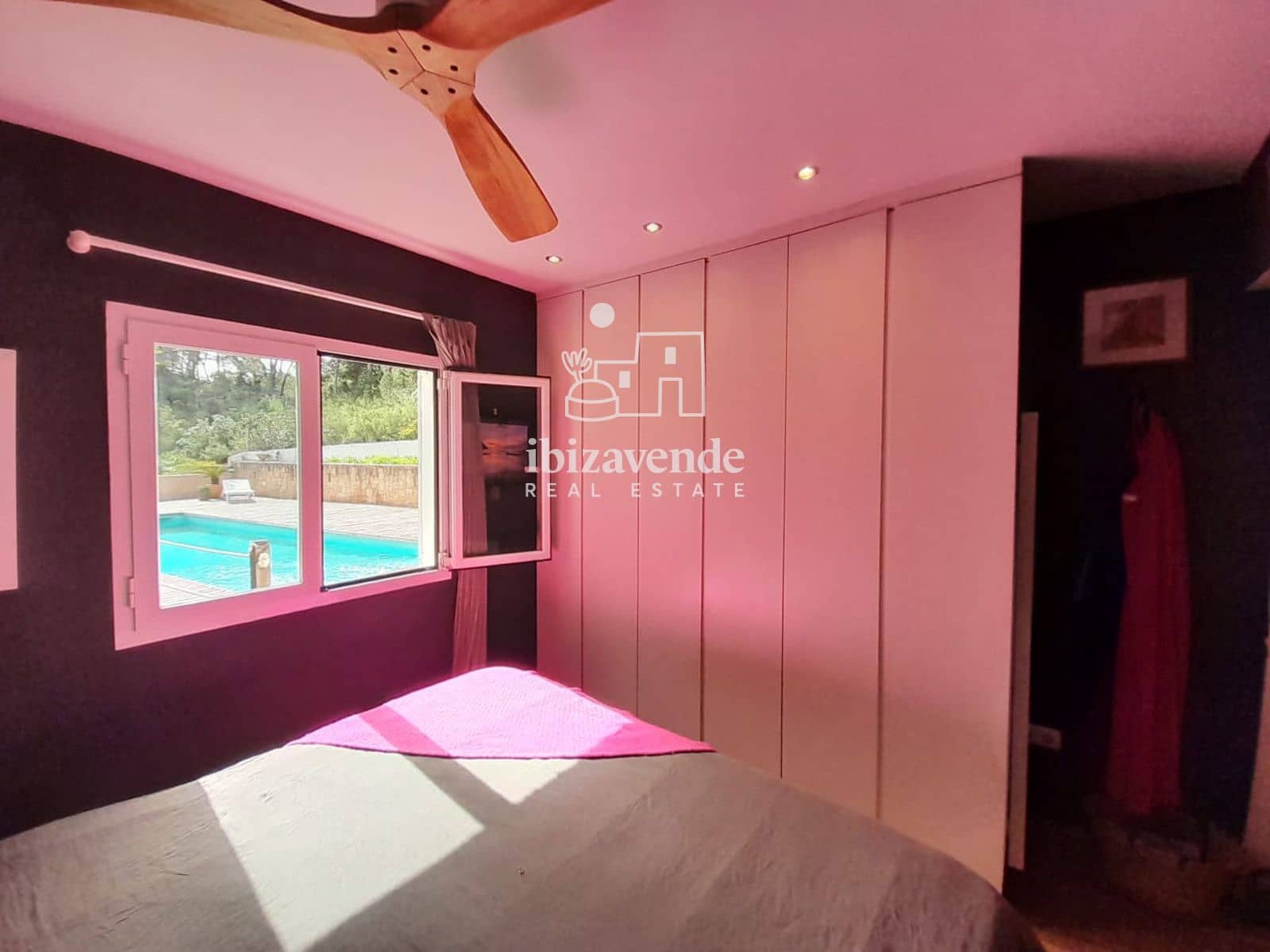 5 quarto Moradia para venda em Santa Eulalia / Santa Eularia com piscina garagem - 1 525 000 € (Ref: 9769936)