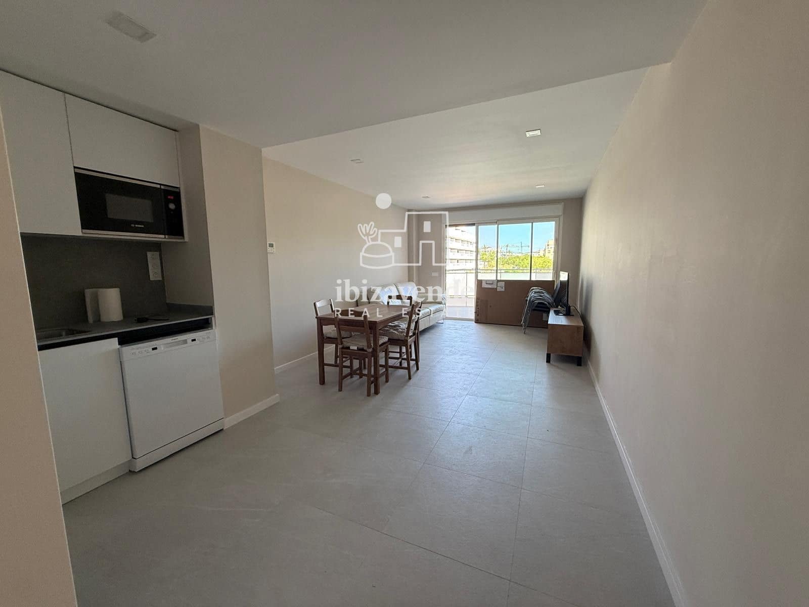 2 bedroom Flat for rent in Ibiza / Eivissa town - € 5,000 (Ref: 9788758)