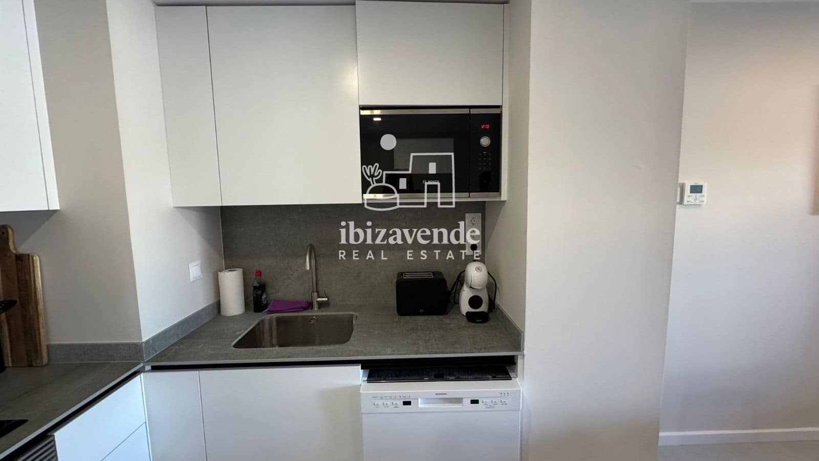 2 bedroom Flat for rent in Ibiza / Eivissa town with pool - € 5,000 (Ref: 9788758)