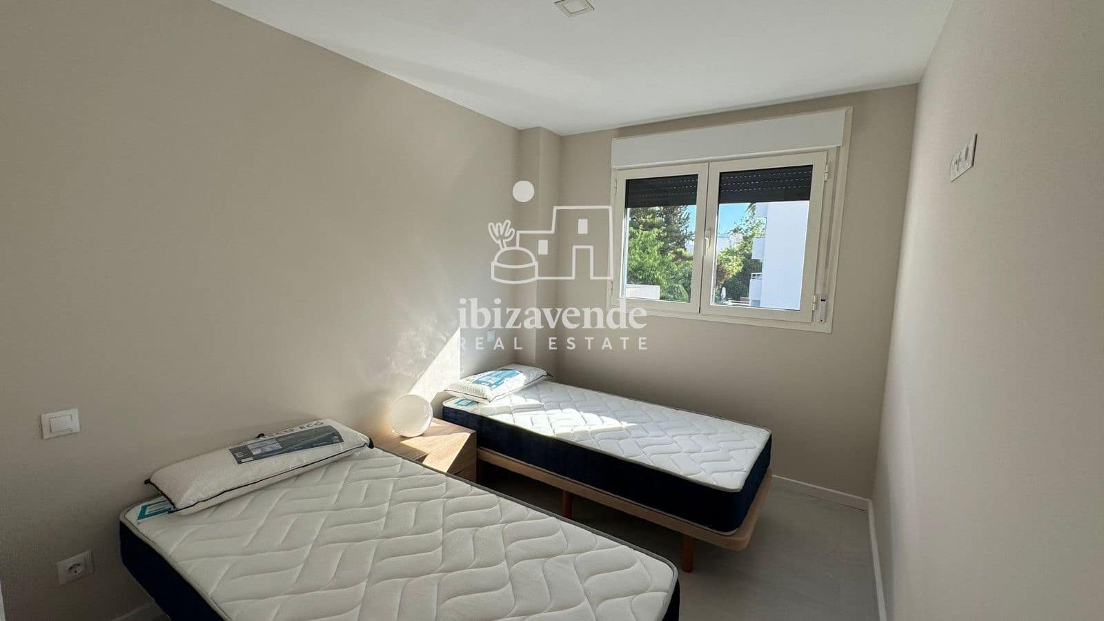 2 bedroom Flat for rent in Ibiza / Eivissa town with pool - € 5,000 (Ref: 9788758)