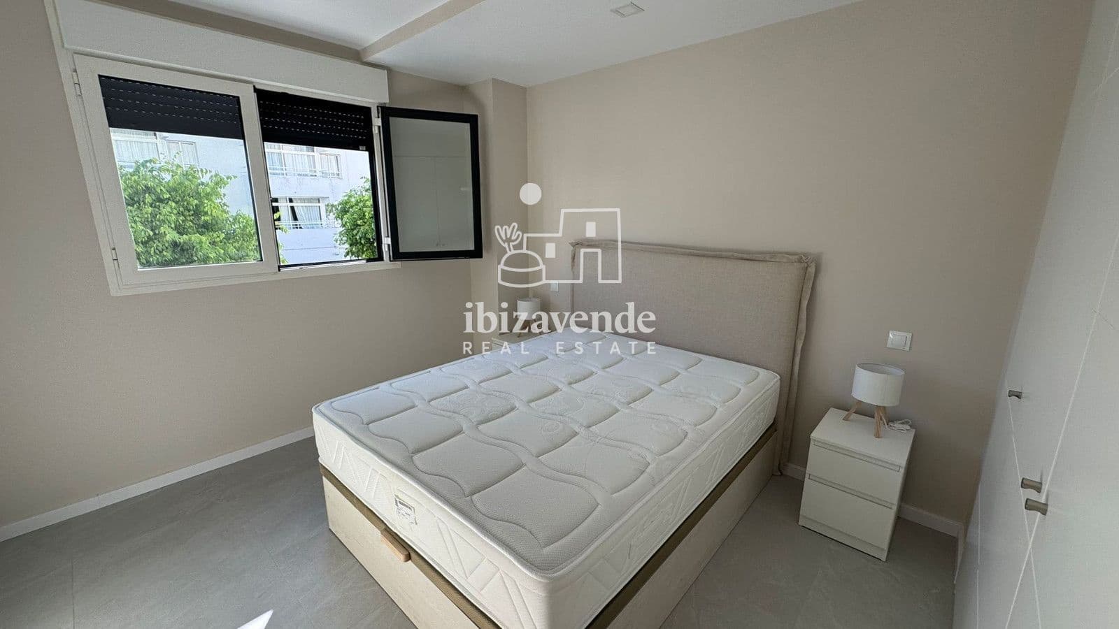 2 bedroom Flat for rent in Ibiza / Eivissa town with pool - € 5,000 (Ref: 9788758)