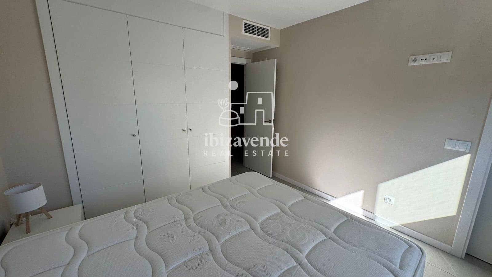 2 bedroom Flat for rent in Ibiza / Eivissa town with pool - € 5,000 (Ref: 9788758)