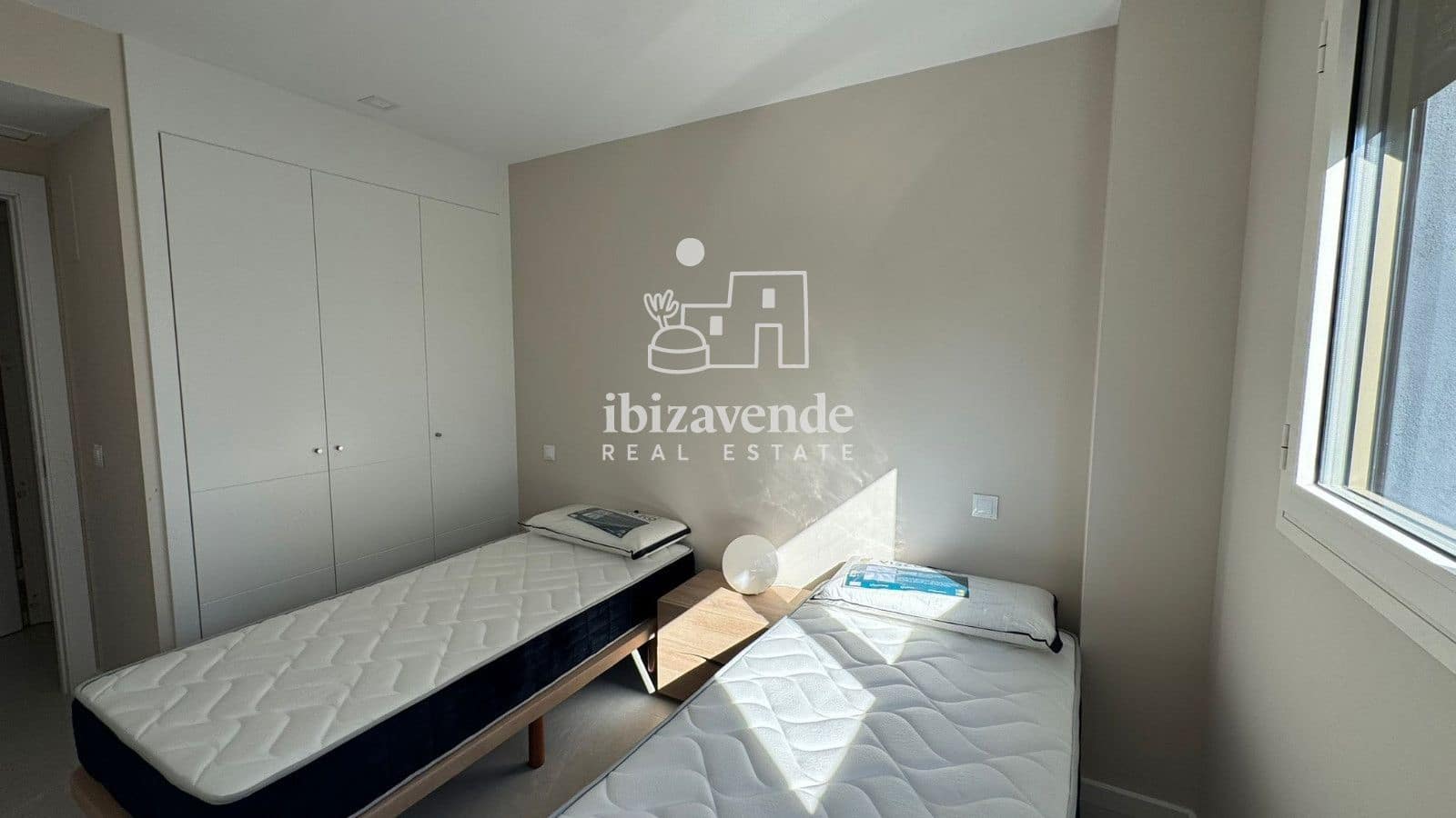 2 bedroom Flat for rent in Ibiza / Eivissa town with pool - € 5,000 (Ref: 9788758)