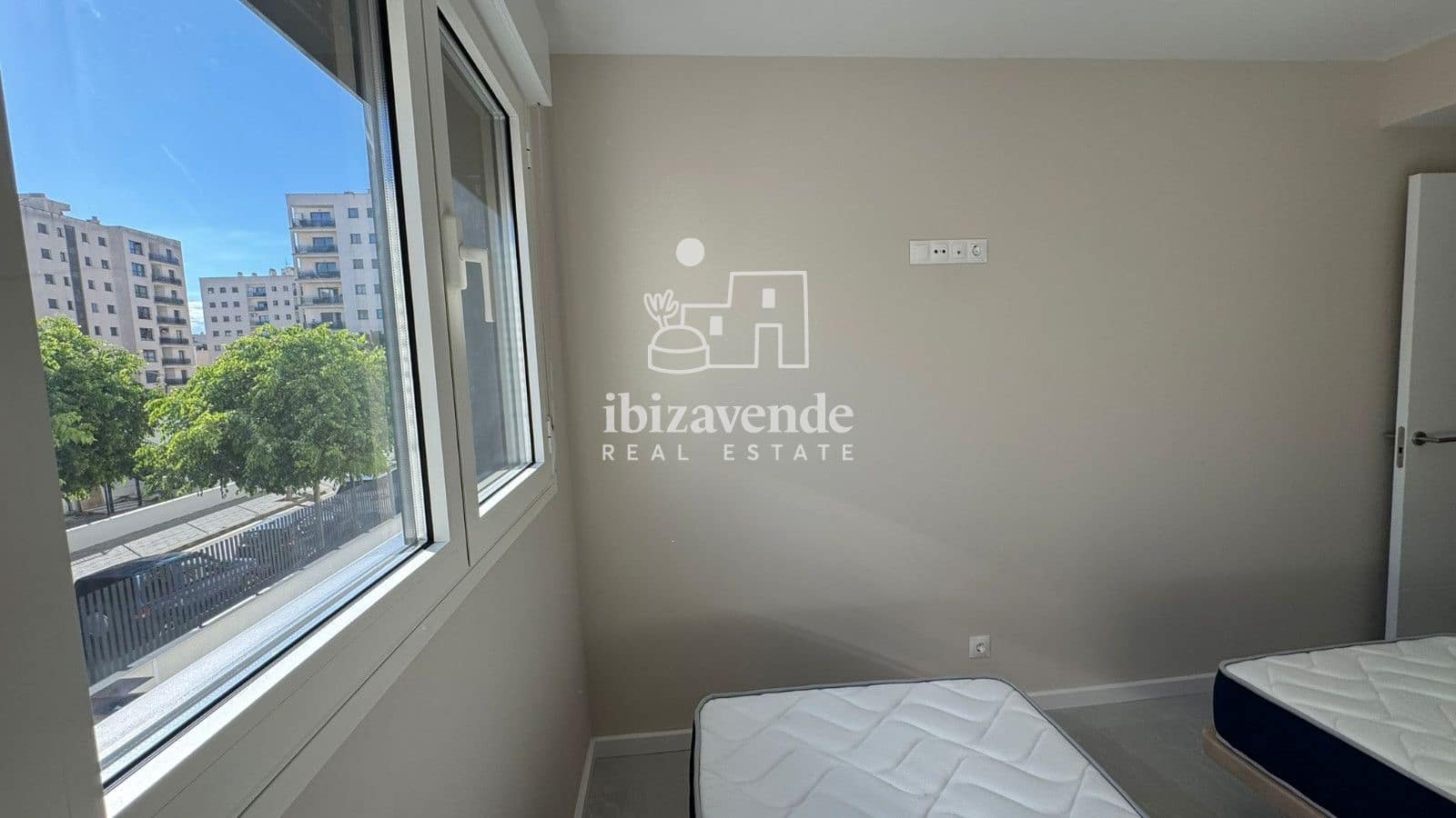 2 bedroom Flat for rent in Ibiza / Eivissa town with pool - € 5,000 (Ref: 9788758)