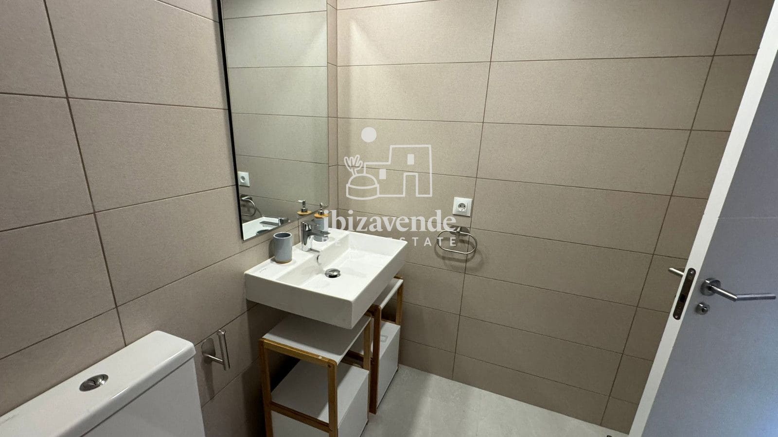 2 bedroom Flat for rent in Ibiza / Eivissa town with pool - € 5,000 (Ref: 9788758)